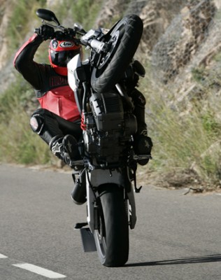 MT03wheelie[1].jpg
